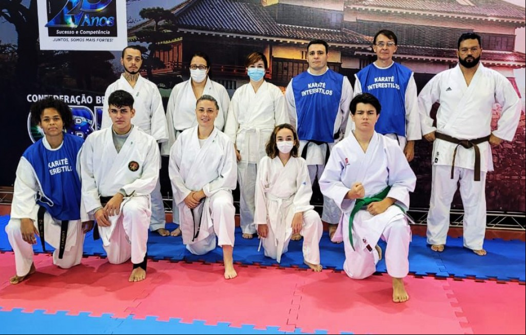 Esporte - Karatê de Santa Bárbara conquista cinco medalhas no Troféu São Paulo Interestilos